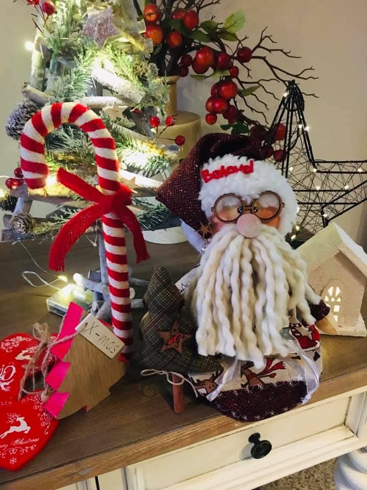 Bonecos de Natal feitos à mão